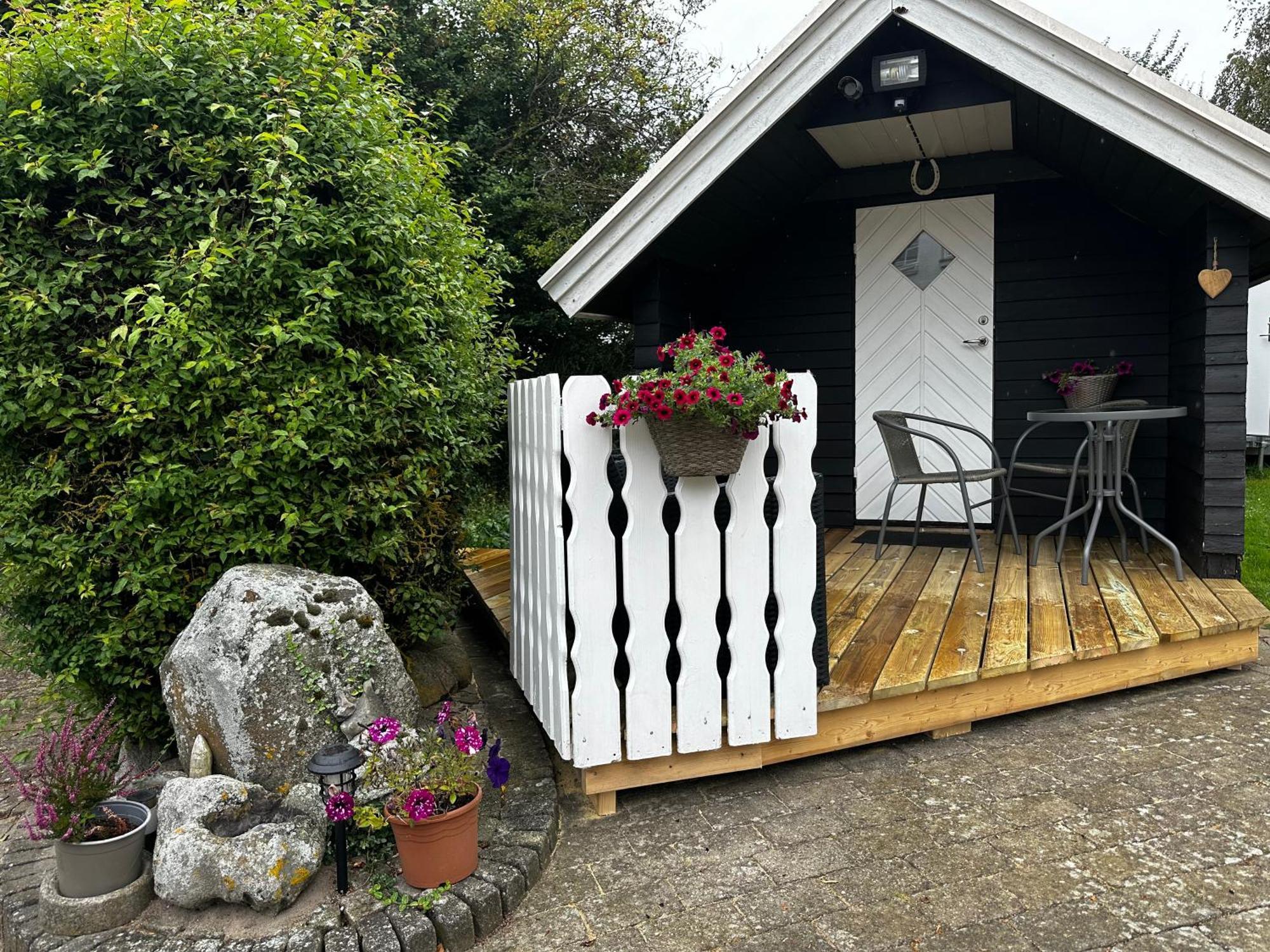 Stunning Romantic Cabin Close To Baltic See Idestrup Zewnętrze zdjęcie